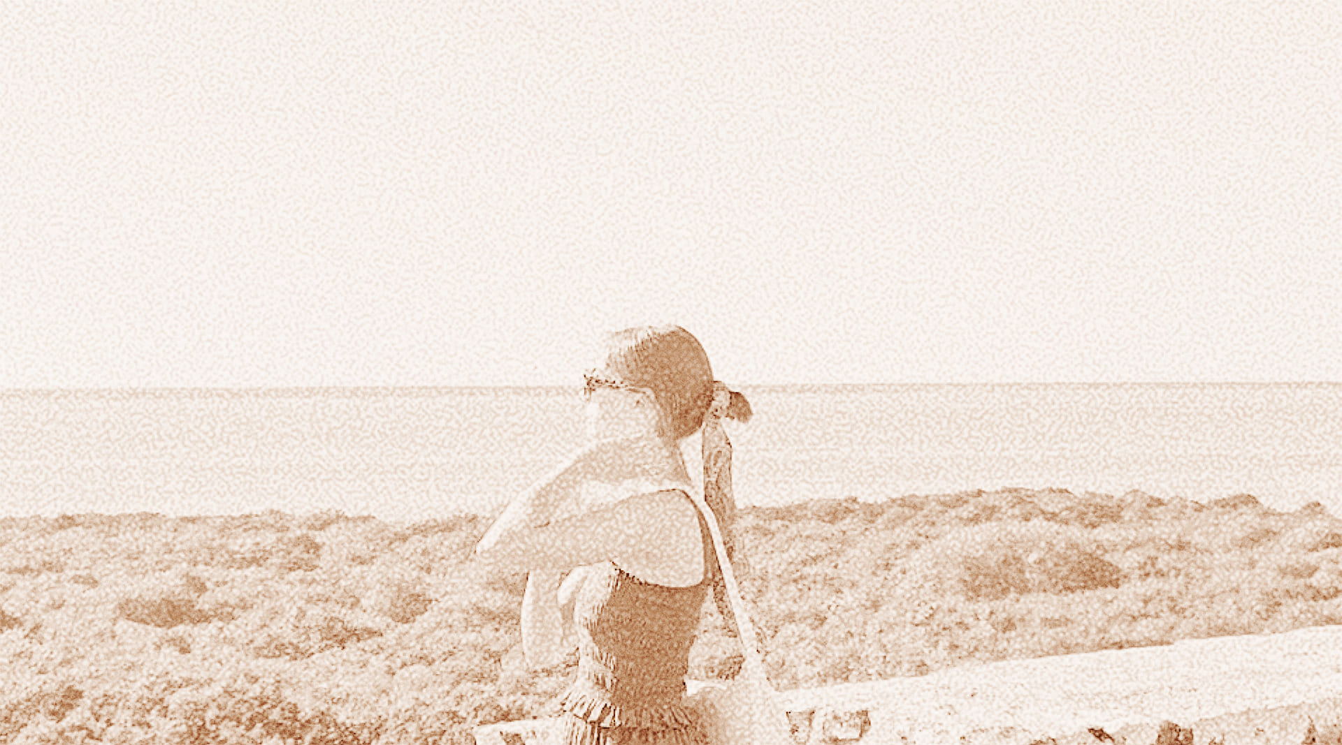 Woman looking at the horizon, an artistic image representing the poetic visual universe of Lisa Wagelmans, freelance art director and graphic designer.