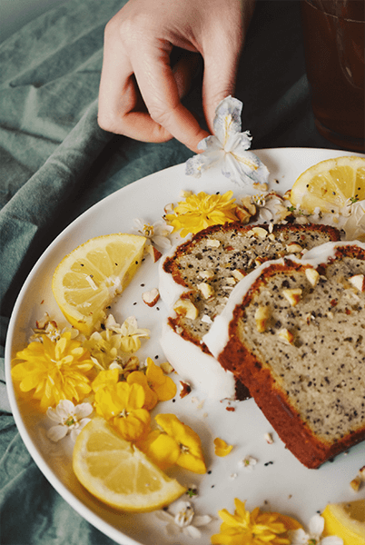 These visuals reflect the essence of our project: poetry, gestures, and a connection to nature. Despite the challenge of finding colorful flowers in February, we brought warmth and vibrancy to our pictures.